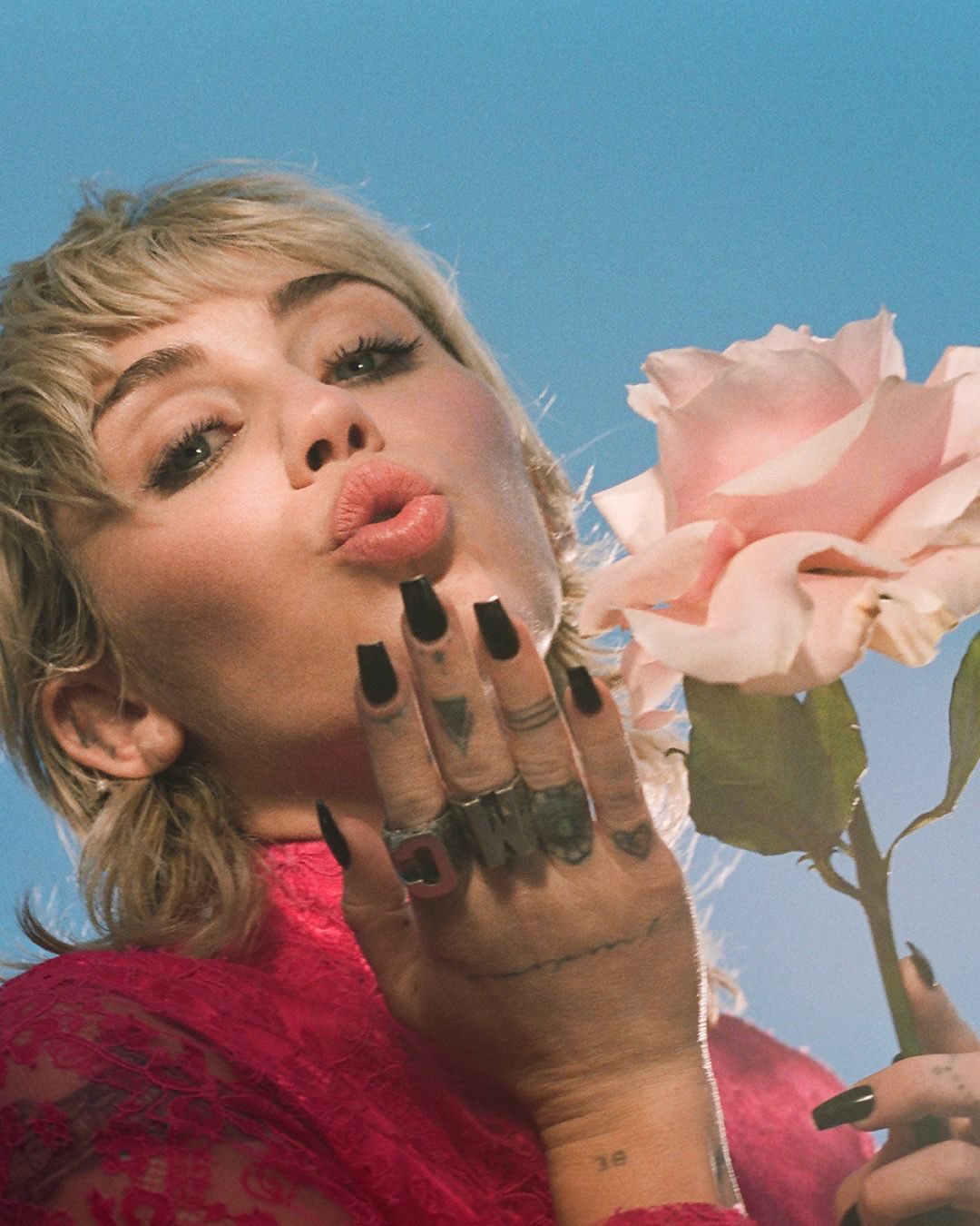 Miley Cyrus là gương mặt mới của Gucci Beauty